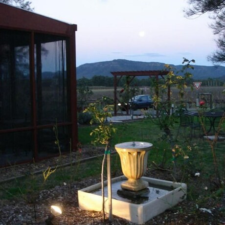 Imagen de los exteriores del Hotel Nightingale Luxury Villas. Foto 34