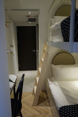Imagen de la habitación del Hotel Nihao Caf&eacute;. Foto 11