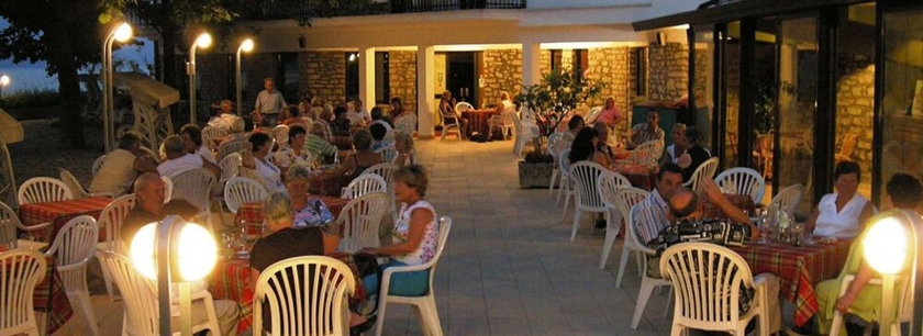 Imagen del bar/restaurante del Hotel Nike, Marniga. Foto 7