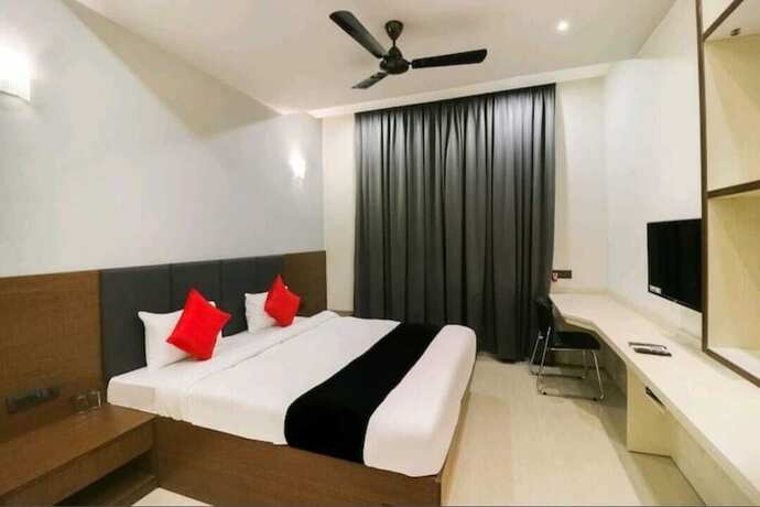 Imagen de la habitación del Hotel Nikhil Regency. Foto 7