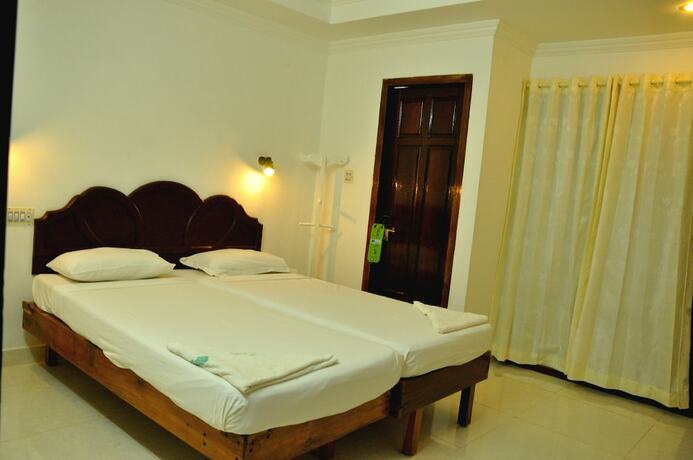 Imagen de la habitación del Hotel Nikhil Residence. Foto 15