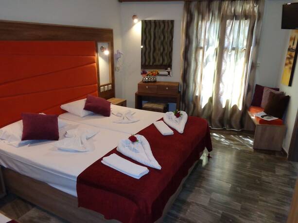 Imagen general del Hotel Niki Studios Sea-Front. Foto 5