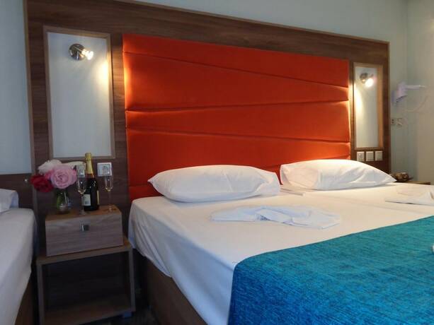 Imagen general del Hotel Niki Studios Sea-Front. Foto 8