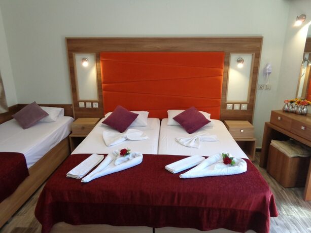 Imagen general del Hotel Niki Studios Sea-Front. Foto 9