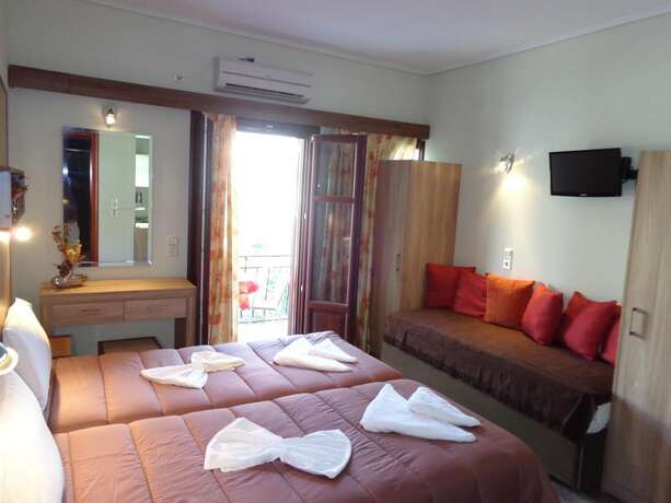 Imagen general del Hotel Niki Studios Sea-Front. Foto 10