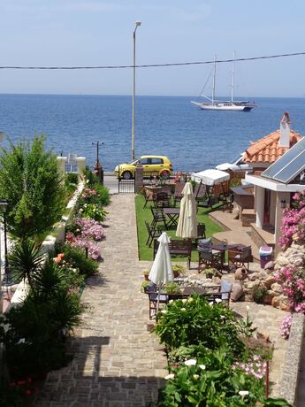 Imagen general del Hotel Niki Studios Sea-Front. Foto 15