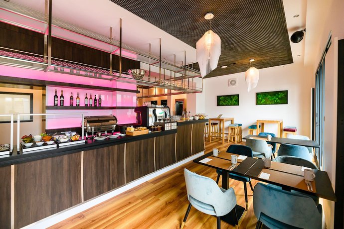 Imagen del bar/restaurante del Hotel Nikii Boutique. Foto 3