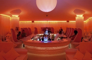 Imagen del bar/restaurante del Hotel Nikki Beach Resort. Foto 2