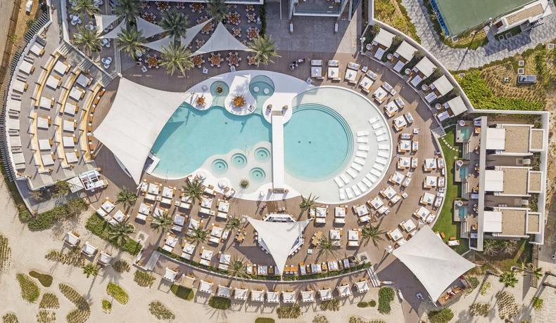 Imagen de la piscina del Hotel Nikki Beach Resort and Spa Dubai. Foto 12
