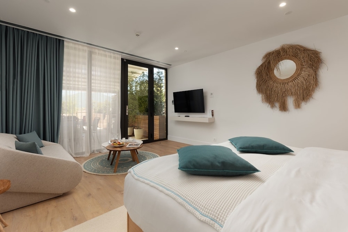 Imagen de la habitación del Hotel Nikki Beach Resort and Spa Montenegro. Foto 11