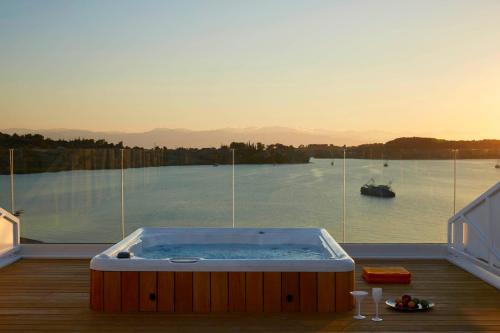 Imagen de la habitación del Hotel Nikki Beach Resort and Spa Porto Heli. Foto 19