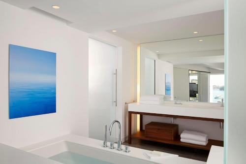 Imagen de la habitación del Hotel Nikki Beach Resort and Spa Porto Heli. Foto 20