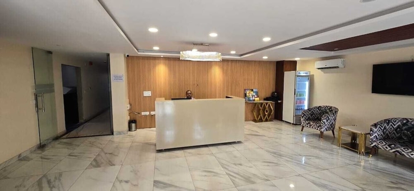 Imagen de los interiores del Hotel Nikko Palm Near Huda City Centre. Foto 14