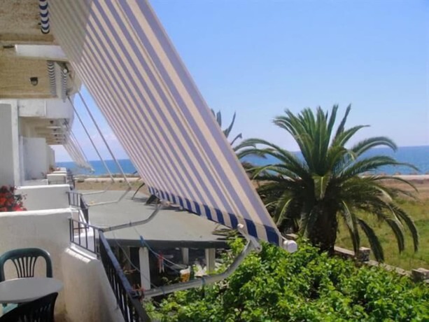 Imagen de los exteriores del Hotel Niko, Pr&eacute;veza. Foto 8