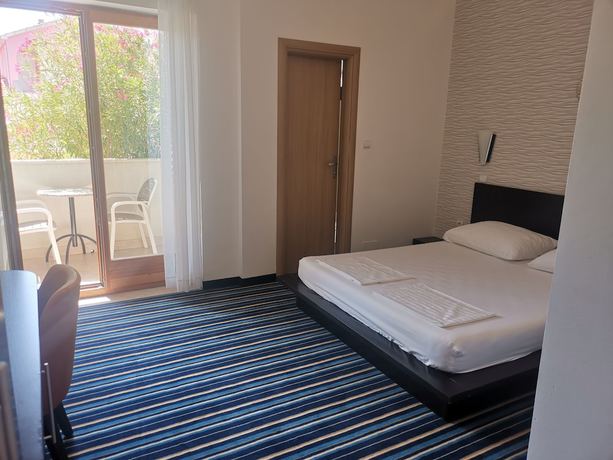 Imagen de la habitación del Hotel Nikola. Foto 6
