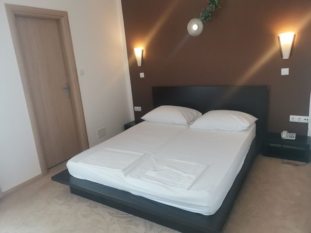 Imagen de la habitación del Hotel Nikola. Foto 15