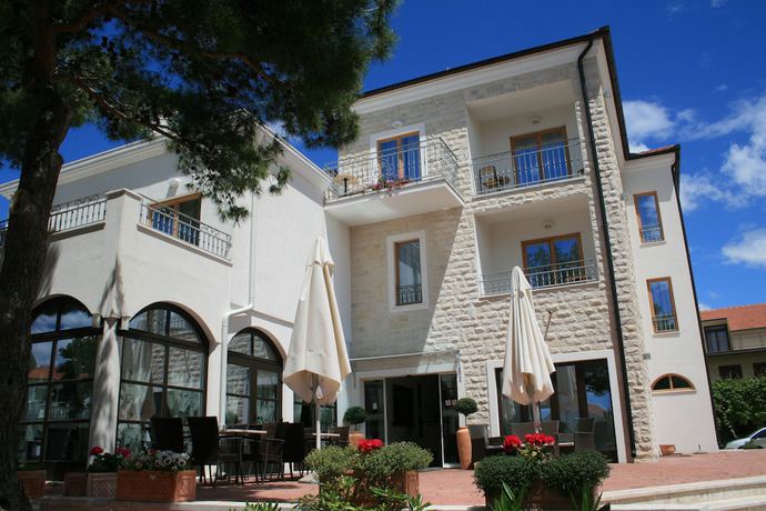 Imagen general del Hotel Nikola. Foto 1