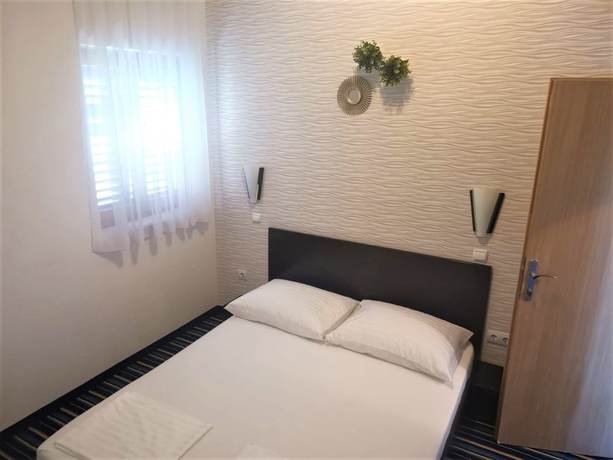 Imagen de la habitación del Hotel Nikola. Foto 17