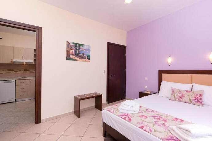 Imagen de la habitación del Hotel Nikolas Studios. Foto 17