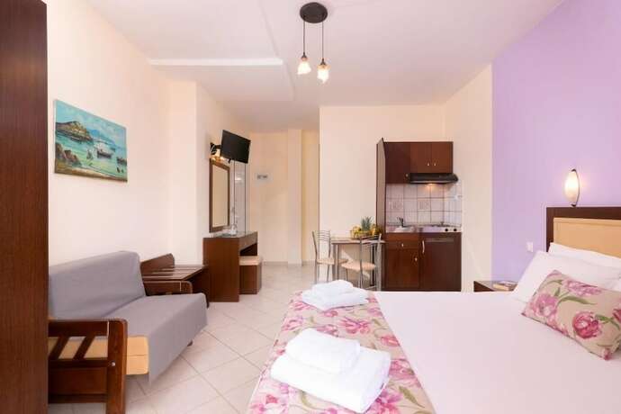 Imagen de la habitación del Hotel Nikolas Studios. Foto 18