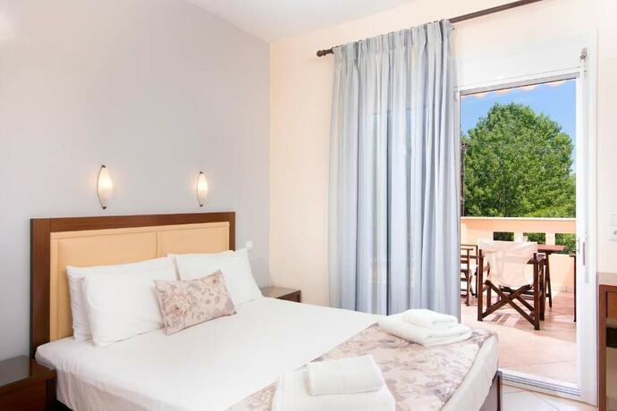 Imagen de la habitación del Hotel Nikolas Studios. Foto 19