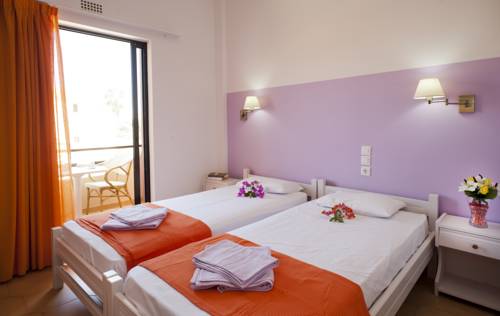 Imagen de la habitación del Hotel Nikolas Suites. Foto 3