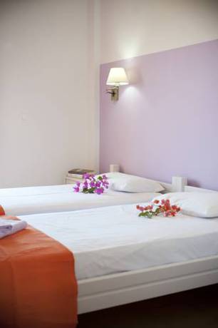 Imagen de la habitación del Hotel Nikolas Suites. Foto 5
