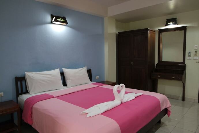 Imagen general del Hotel Nikom Court. Foto 12