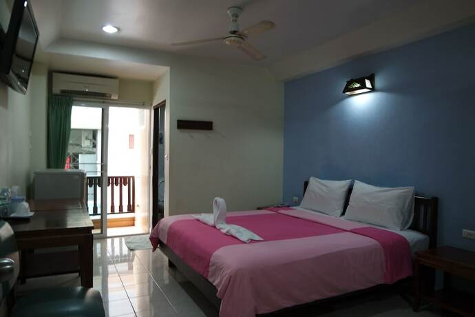 Imagen de la habitación del Hotel Nikom Court. Foto 17