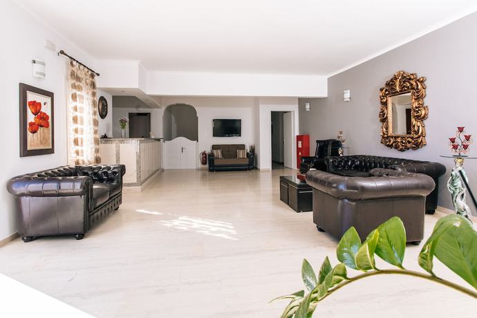 Imagen de los interiores del Hotel Nikos. Foto 19