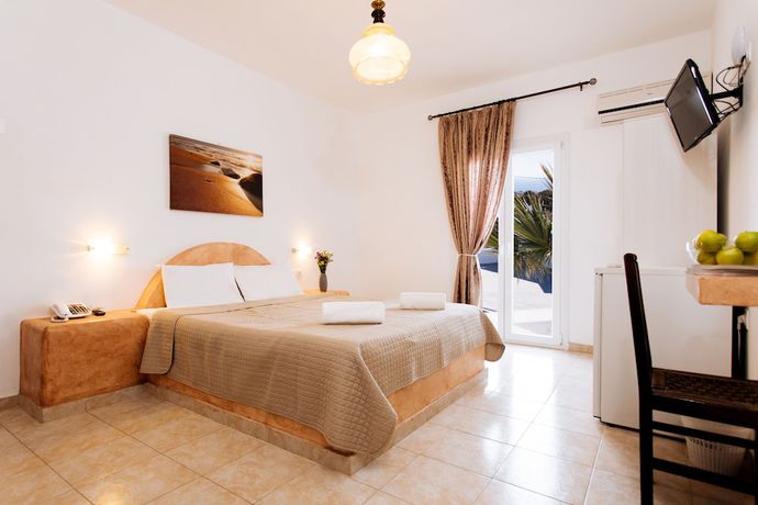 Imagen de la habitación del Hotel Nikos. Foto 15