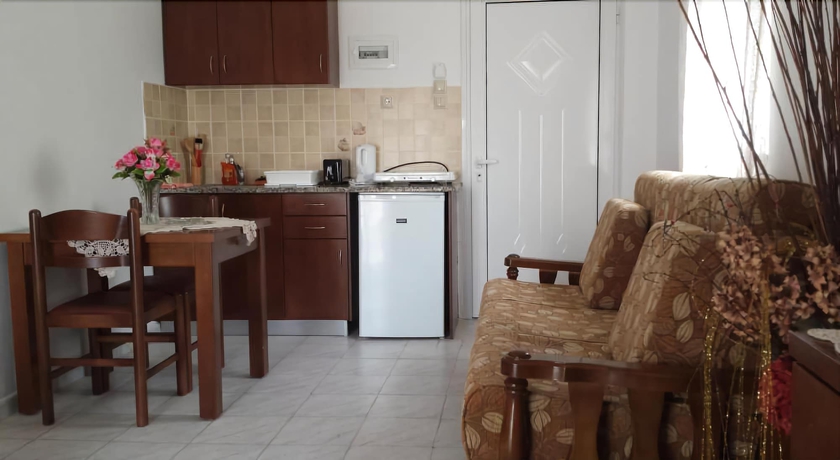 Imagen de la habitación del Hotel Nikos Studios. Foto 13