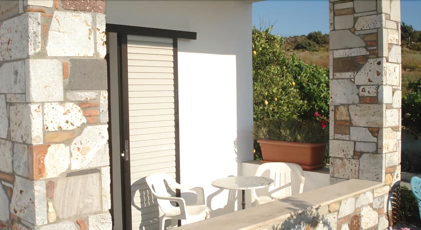 Imagen de la habitación del Hotel Nikos Studios. Foto 14