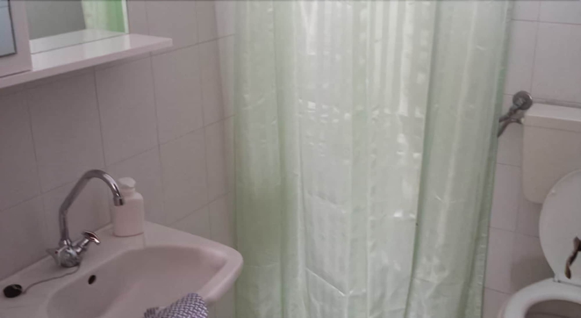 Imagen de la habitación del Hotel Nikos Studios. Foto 16