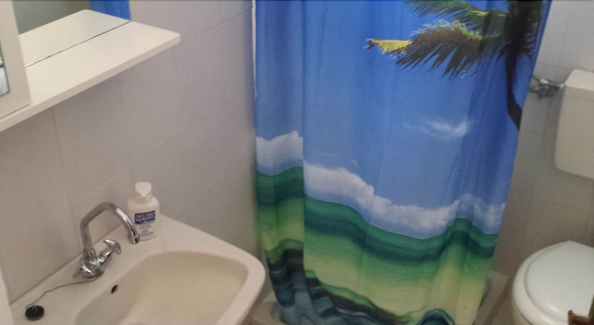 Imagen de la habitación del Hotel Nikos Studios. Foto 17