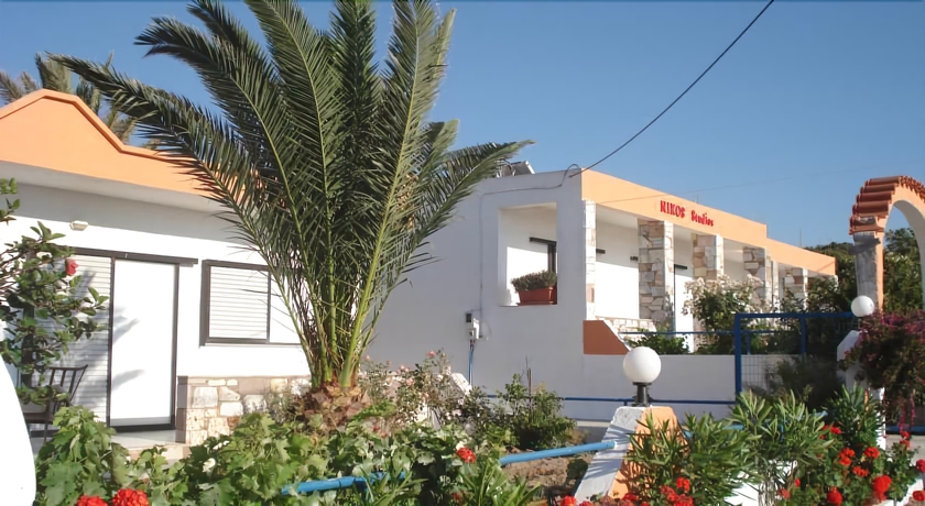 Imagen de los exteriores del Hotel Nikos Studios. Foto 19