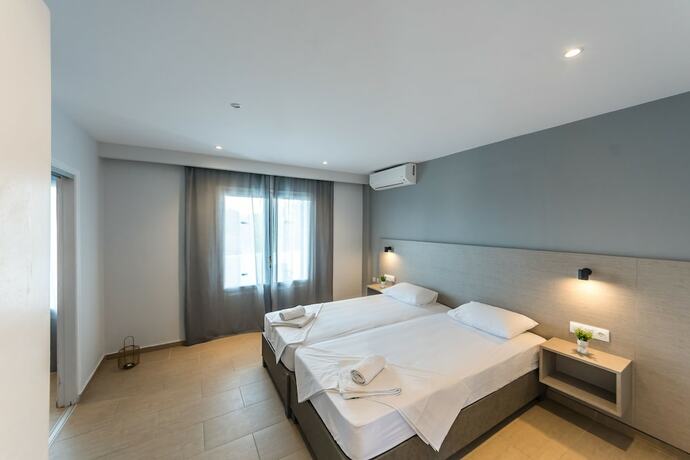 Imagen de la habitación del Hotel Nikos Villas. Foto 18