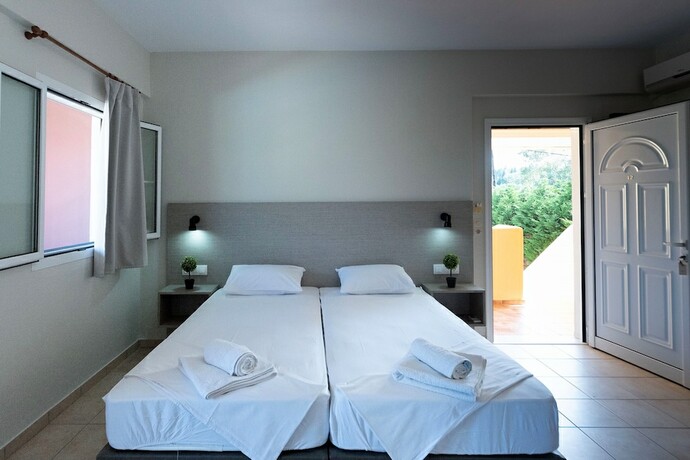 Imagen general del Hotel Nikos Villas. Foto 11