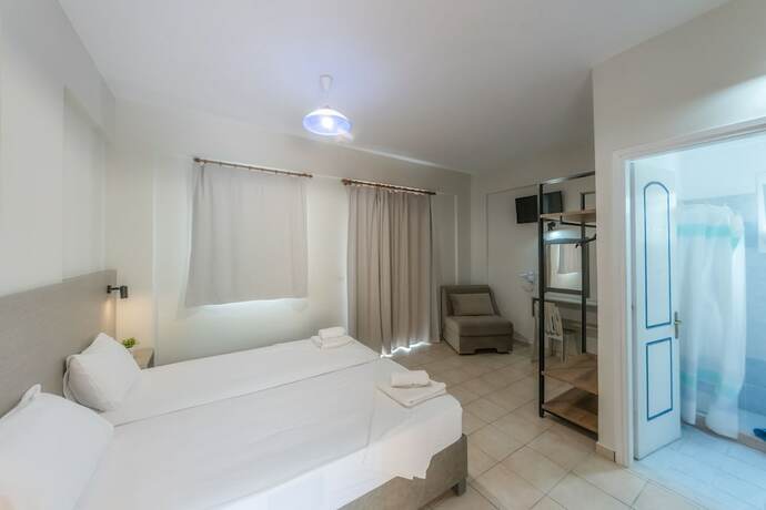 Imagen de la habitación del Hotel Nikos Villas. Foto 19