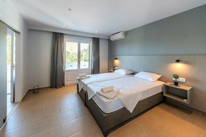 Imagen de la habitación del Hotel Nikos Villas. Foto 20