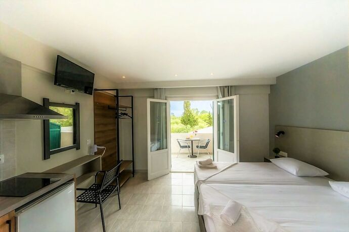 Imagen general del Hotel Nikos Villas. Foto 14