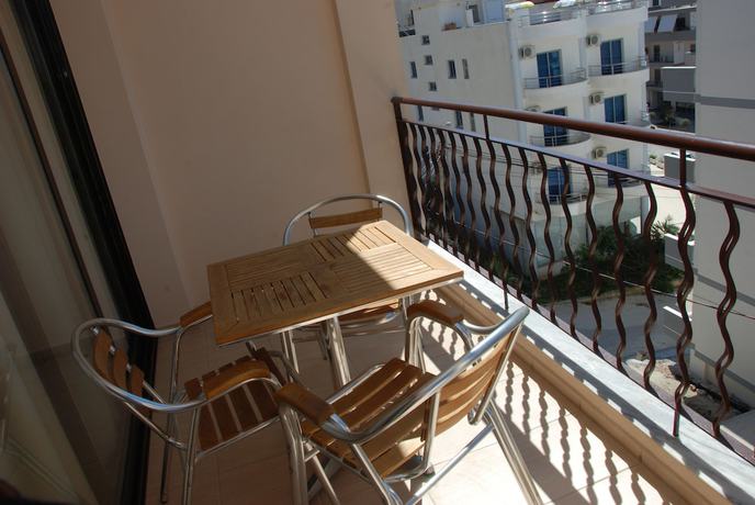 Imagen general del Hotel Nikos and Apartments. Foto 1
