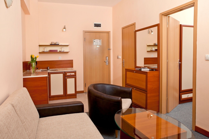 Imagen de la habitación del Hotel Niky. Foto 8