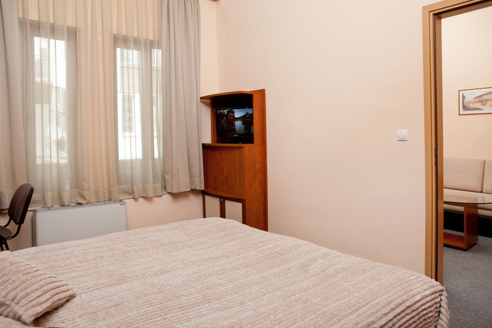 Imagen de la habitación del Hotel Niky. Foto 10