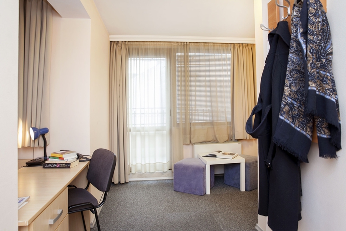 Imagen de la habitación del Hotel Niky. Foto 13