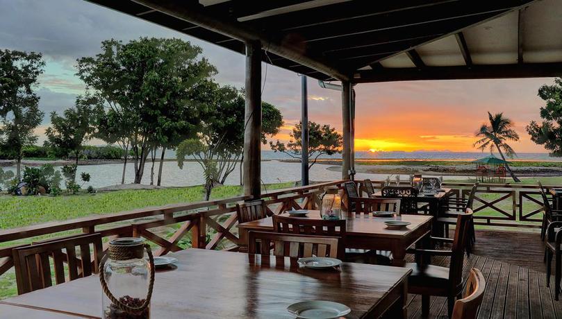 Imagen del bar/restaurante del Hotel Nila Beach Resort Fiji. Foto 1