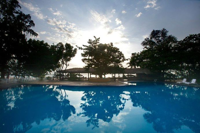 Imagen de la piscina del Hotel Nilaveli Beach. Foto 16