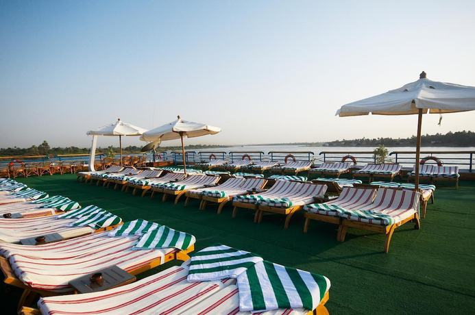 Imagen de la piscina del Hotel Nile Carnival Cruise. Foto 17