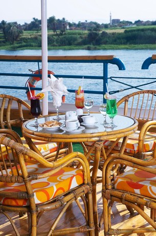Imagen del bar/restaurante del Hotel Nile Carnival Cruise. Foto 4