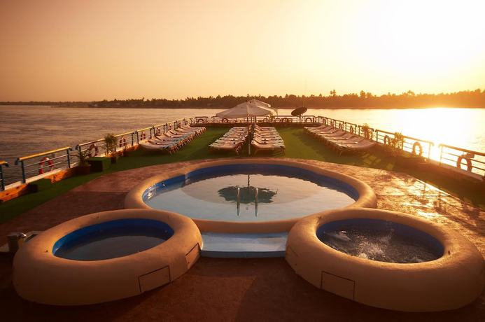 Imagen de la piscina del Hotel Nile Carnival Cruise. Foto 20